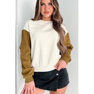 Rhythm Of The Streets Colorblock Pocket Sleeve Sweatshirt (Ivory/Green) Small